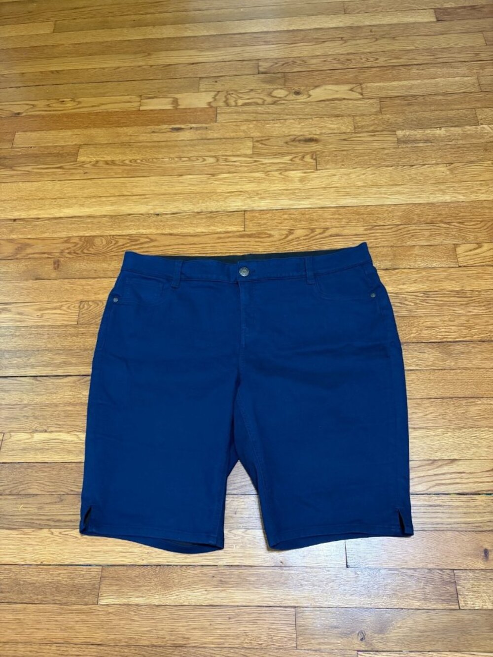 Liz Claiborne Womens Sara Bermuda Shorts Plus Sz 18W Navy Blue Mid Rise Stretch